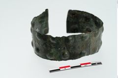 Foto von Bronzeblecharmreif (NHMW-PRAE-024872)